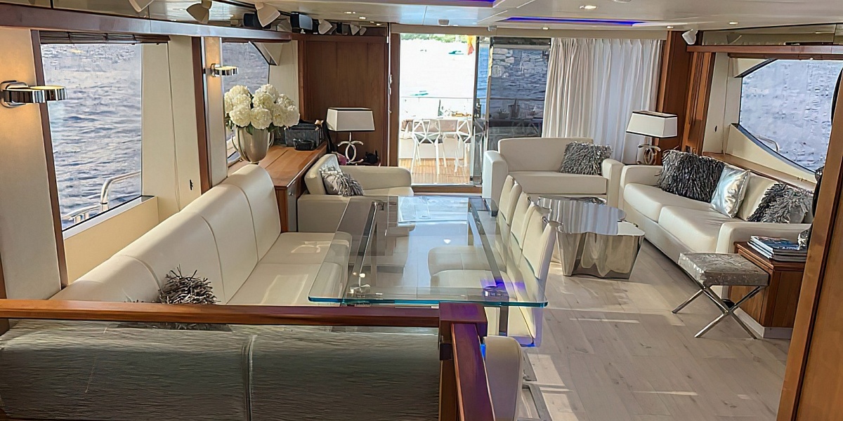 Продается моторная яхта Sunseeker 86 - салон